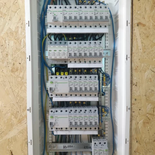 Tartu eramaja peakilbi komplekteerimine ja paigaldus vastavalt projektile